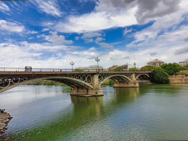 Loft Premium - Puente De Triana Appartement Sevilla Buitenkant foto